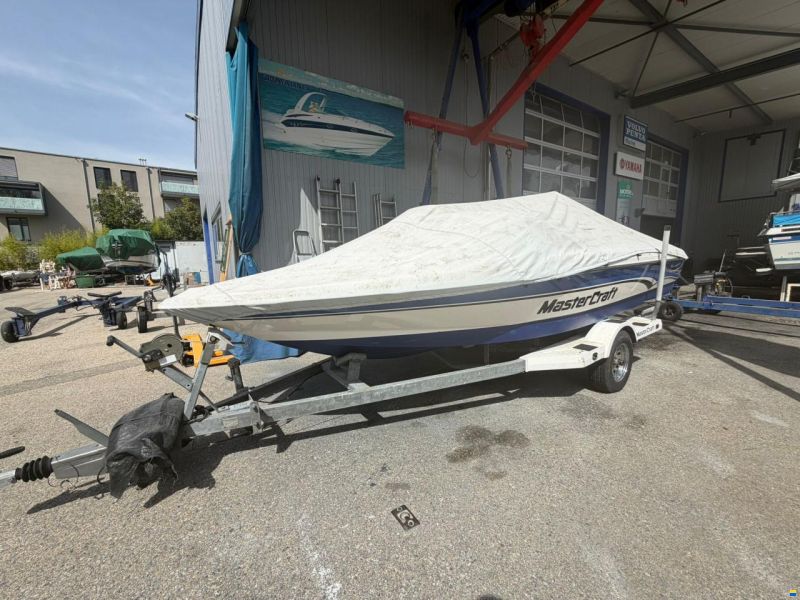 MasterCraft 19 Skier
