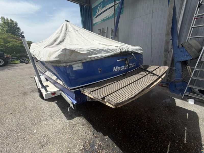 MasterCraft 19 Skier