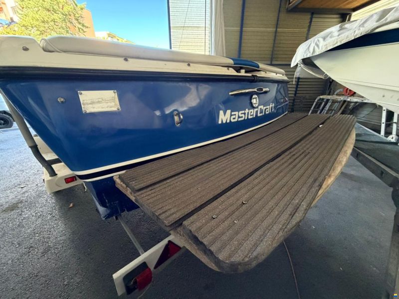MasterCraft 19 Skier