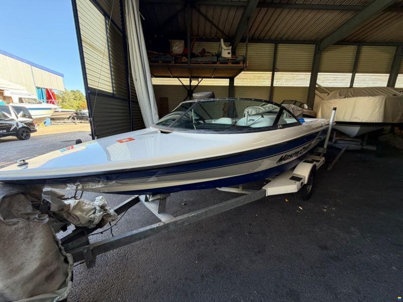 MasterCraft 19 Skier
