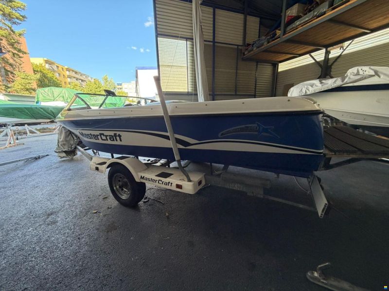 MasterCraft 19 Skier