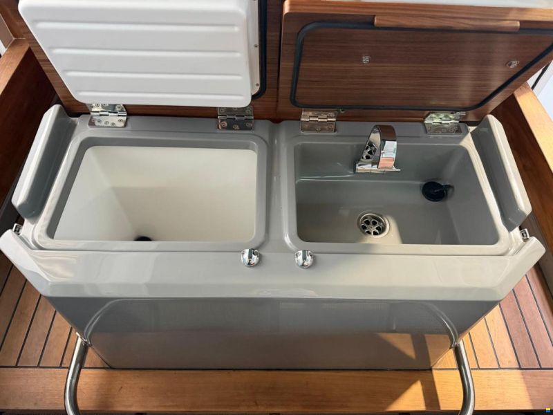 Axopar 28 Cabin