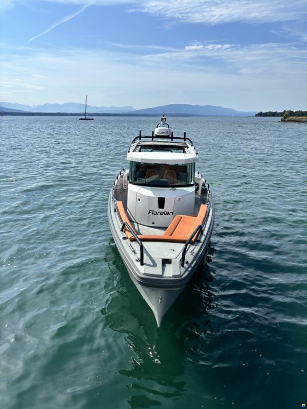 Axopar 28 Cabin