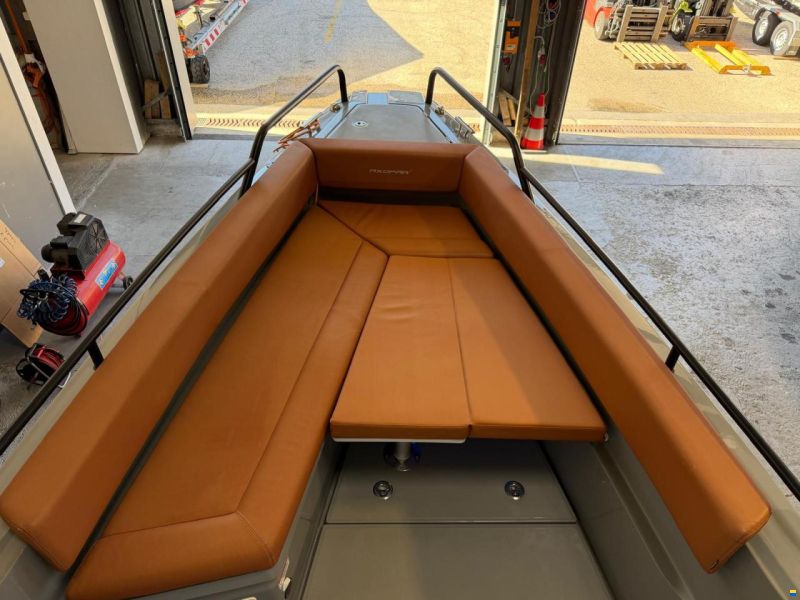 Axopar 28 Cabin