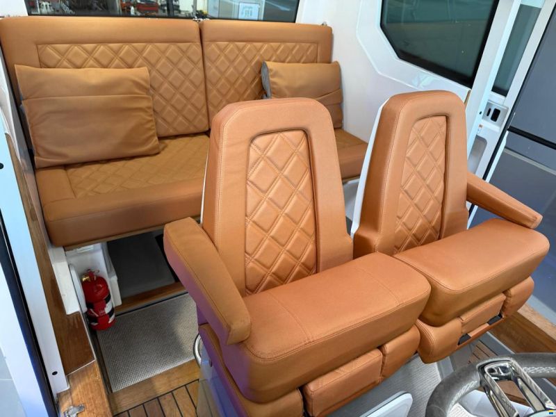 Axopar 28 Cabin