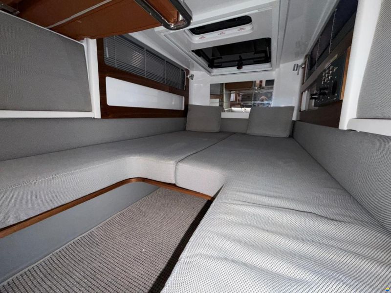Axopar 28 Cabin