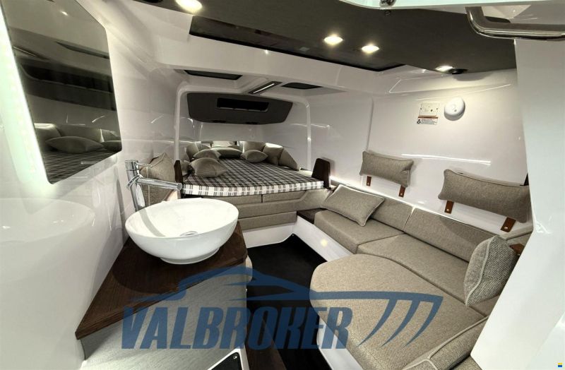 Axopar 37 XC Cross Cabin