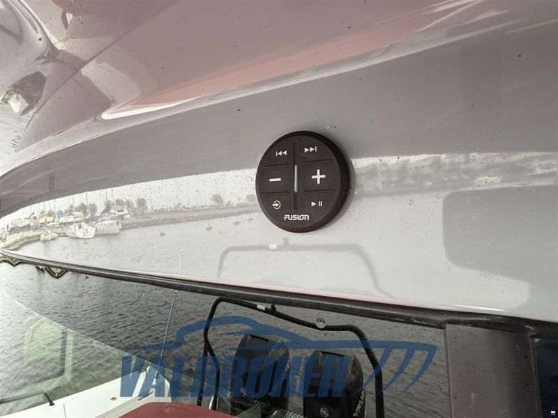 Axopar 37 XC Cross Cabin