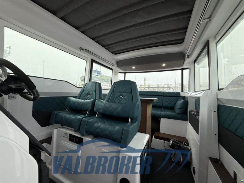 Axopar 37 XC Cross Cabin