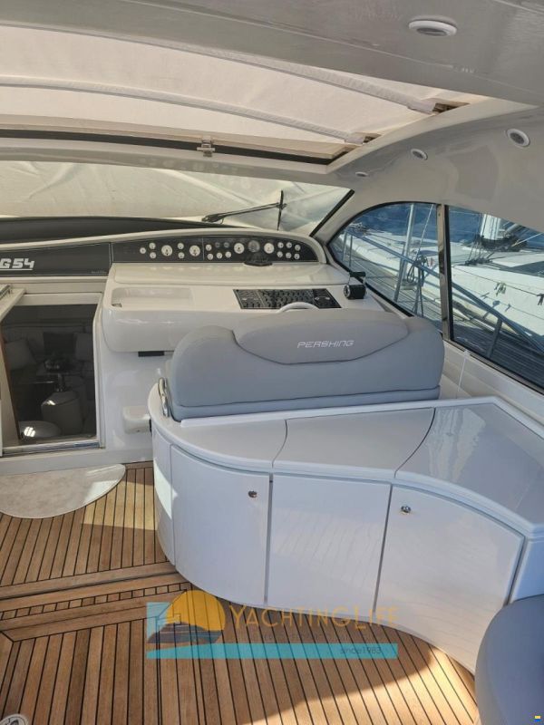 Pershing 54'