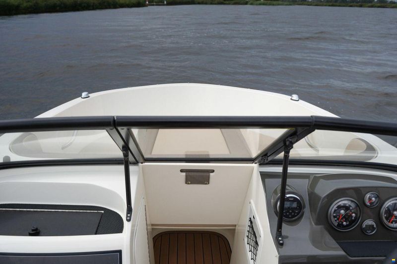 Bayliner VR4