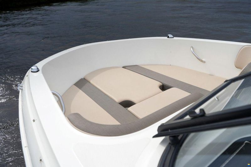 Bayliner VR4