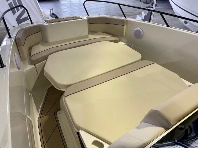 Quicksilver ACTIV 805 OPEN