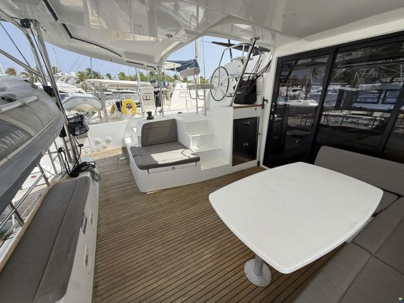 Lagoon 42