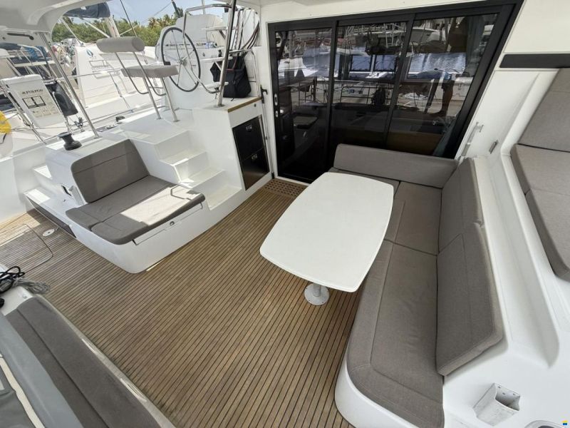 Lagoon 42