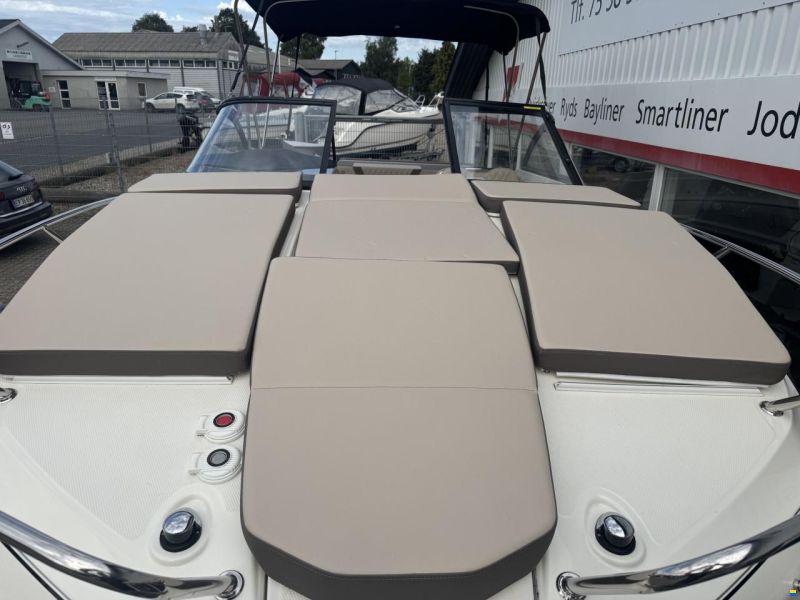 Bayliner VR6 Cuddy med 300 hk Mercruiser-EFI V8 6