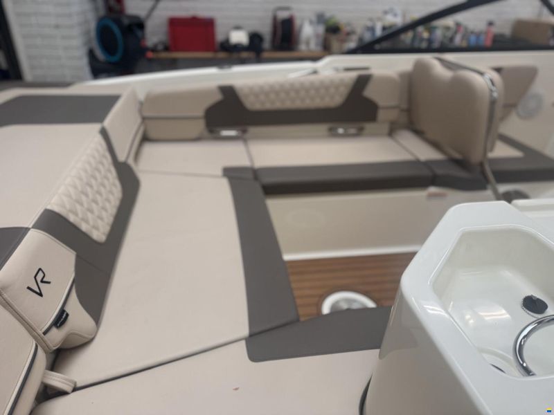 Bayliner VR6 Cuddy med 300 hk Mercruiser-EFI V8 6