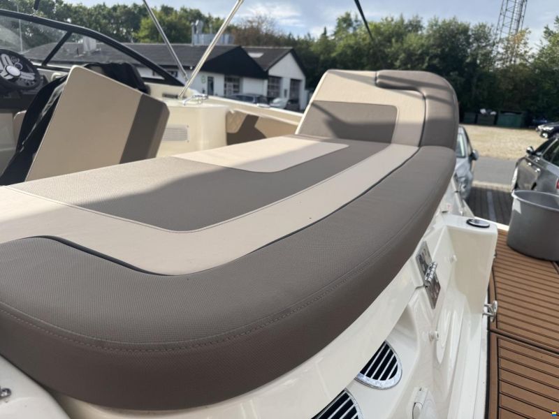 Bayliner VR6 Cuddy med 300 hk Mercruiser-EFI V8 6