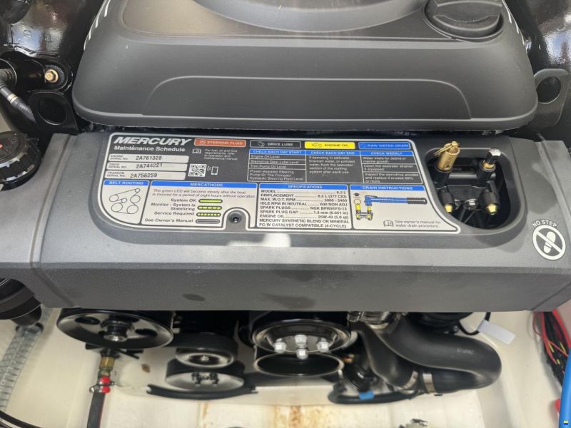 Bayliner VR6 Cuddy med 300 hk Mercruiser-EFI V8 6