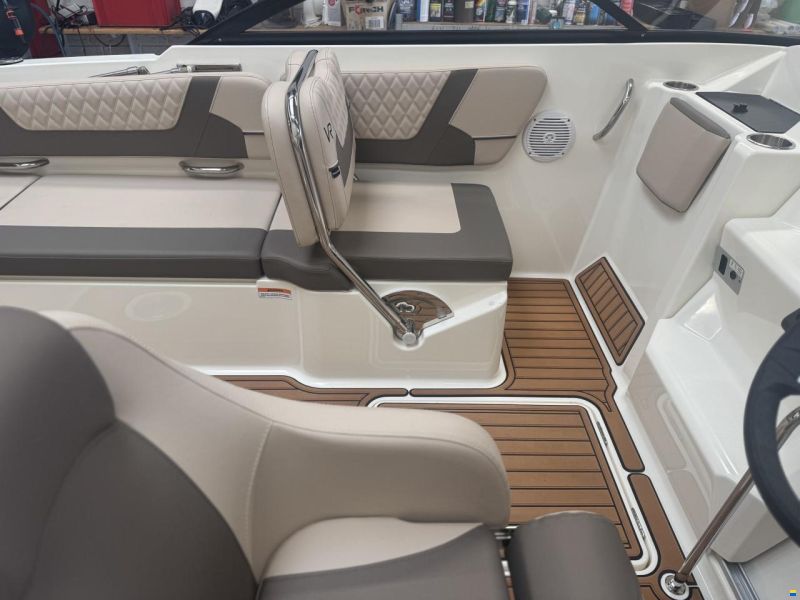 Bayliner VR6 Cuddy med 300 hk Mercruiser-EFI V8 6