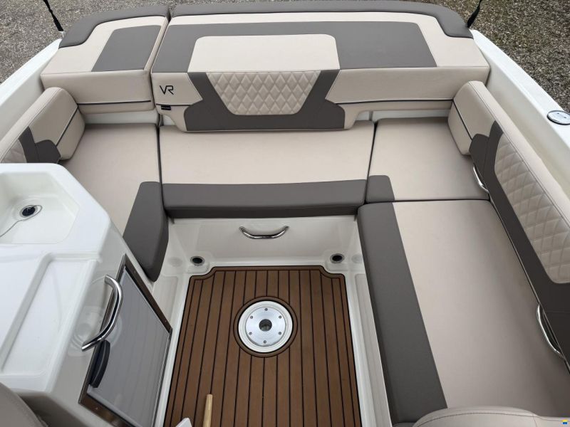 Bayliner VR6 Cuddy med 300 hk Mercruiser-EFI V8 6