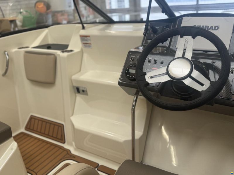 Bayliner VR6 Cuddy med 300 hk Mercruiser-EFI V8 6