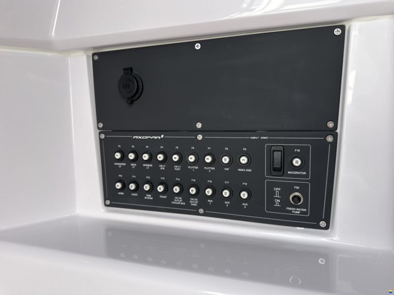 Axopar 25 Cross Top