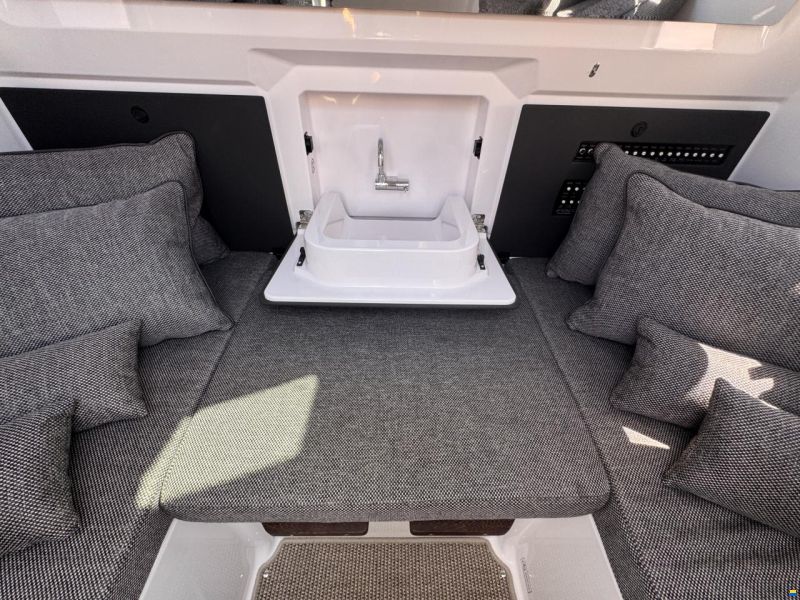 Axopar 29 XC Cross Cabin
