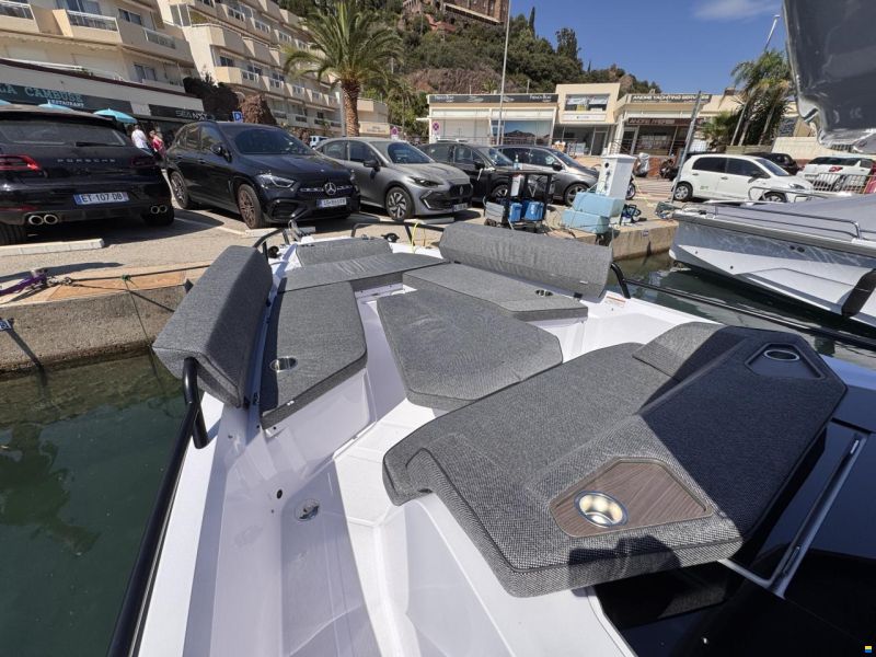 Axopar 29 XC Cross Cabin