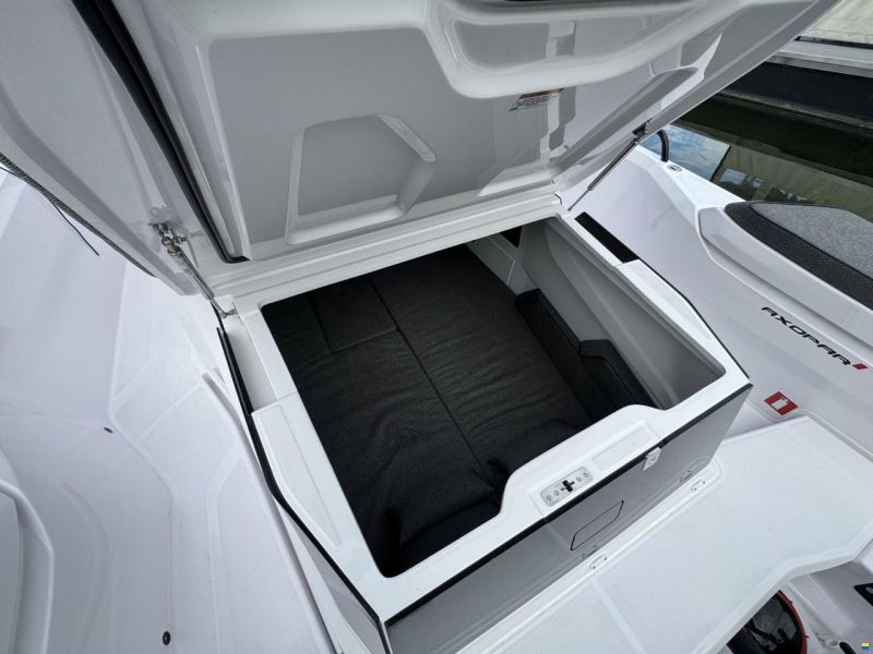 Axopar 29 XC Cross Cabin