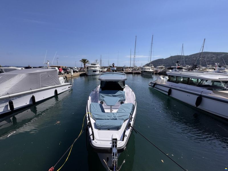Axopar 29 XC Cross Cabin