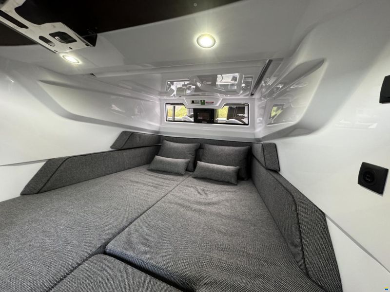 Axopar 29 XC Cross Cabin