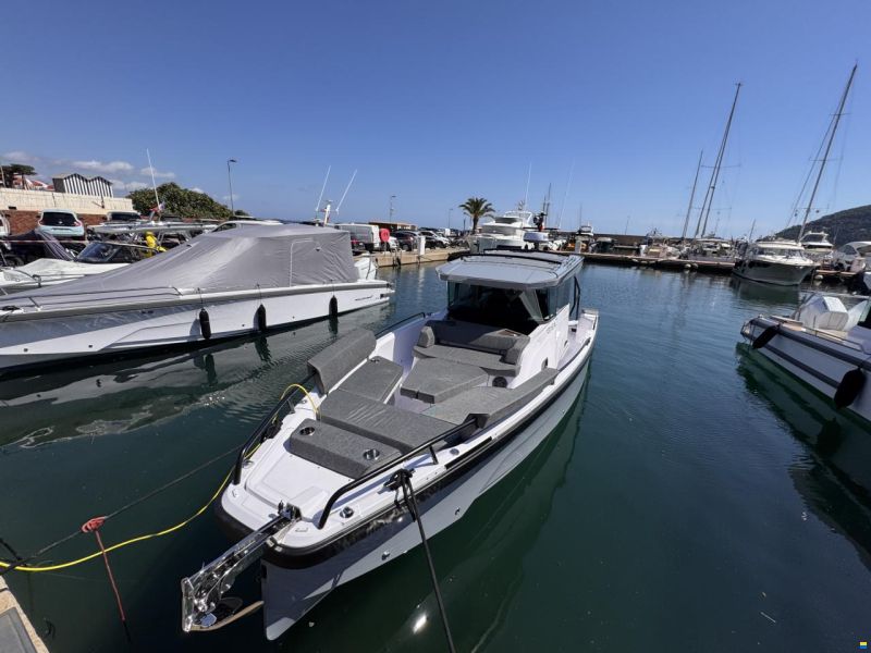 Axopar 29 XC Cross Cabin