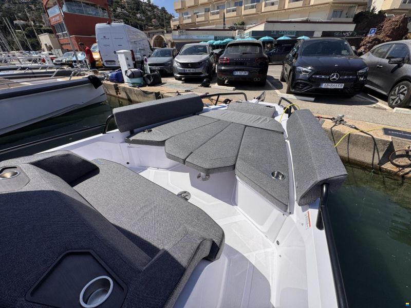 Axopar 29 XC Cross Cabin