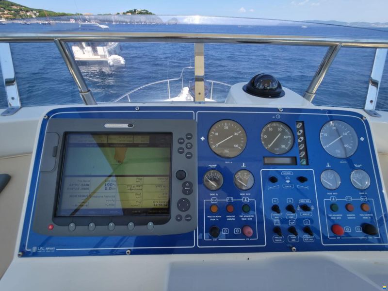 Cayman 30 Fly
