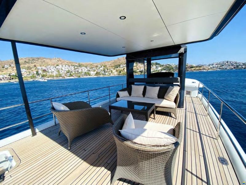 Steel Trawler 21M