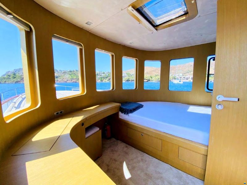 Steel Trawler 21M