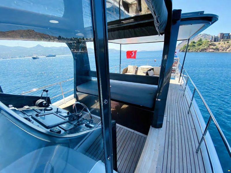 Steel Trawler 21M