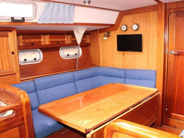 Bavaria 350 Lagoon