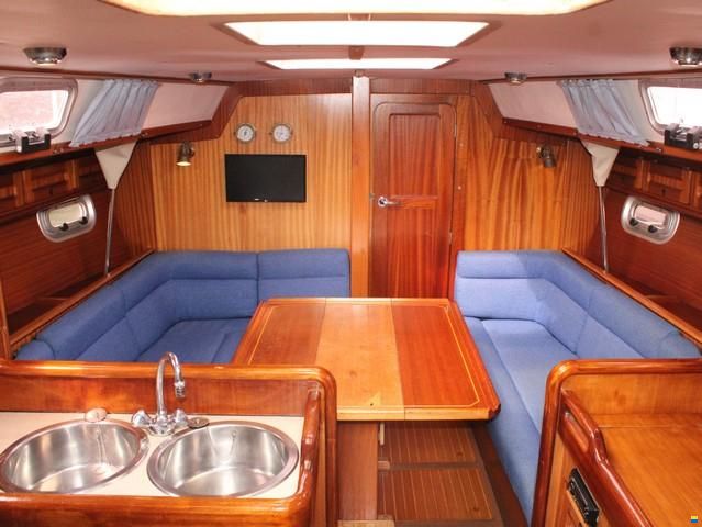 Bavaria 350 Lagoon