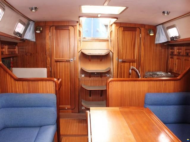 Bavaria 350 Lagoon