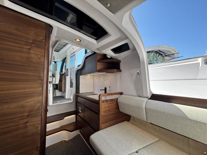 Axopar 38 Cross Cabin