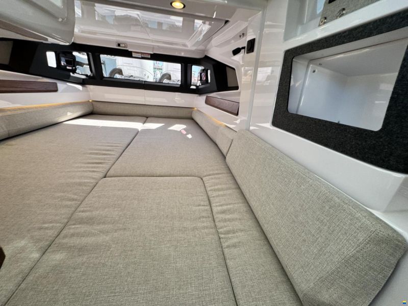 Axopar 38 Cross Cabin