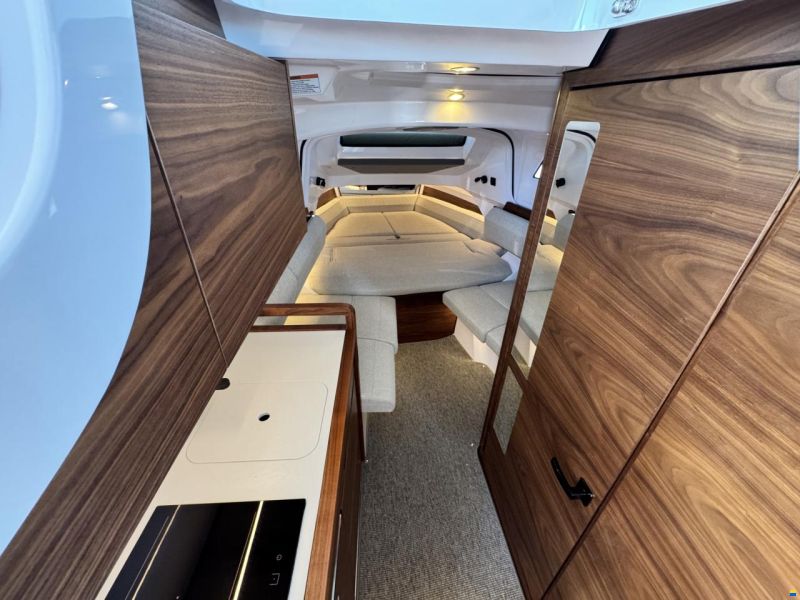 Axopar 38 Cross Cabin