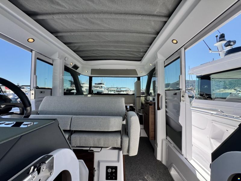 Axopar 38 Cross Cabin