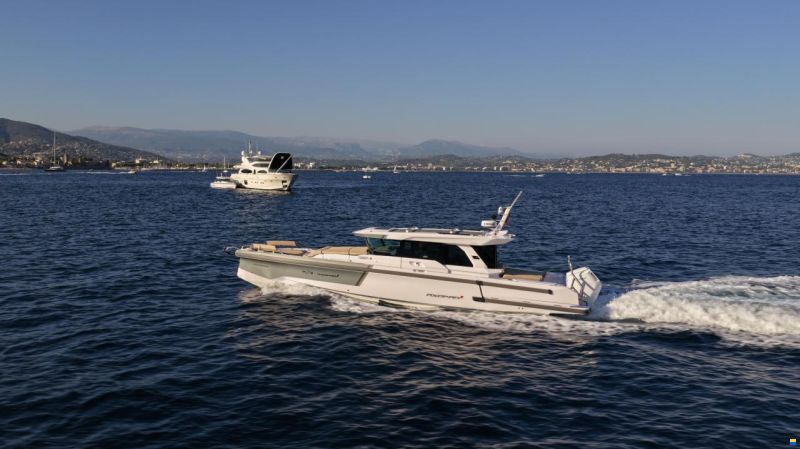 Axopar 38 Cross Cabin