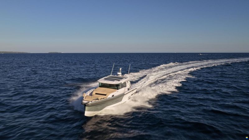 Axopar 38 Cross Cabin