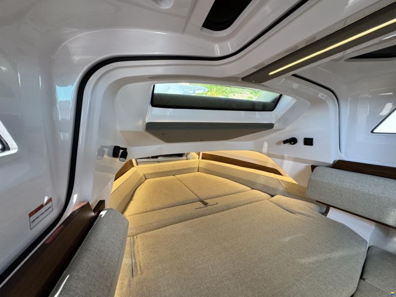 Axopar 38 Cross Cabin