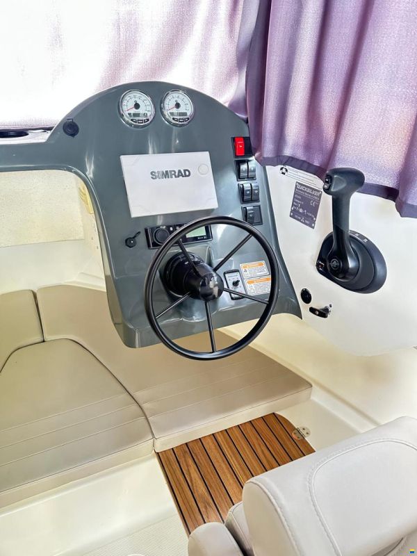 Quicksilver 675 Pilothouse Explorer