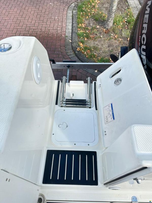 Quicksilver 675 Pilothouse Explorer